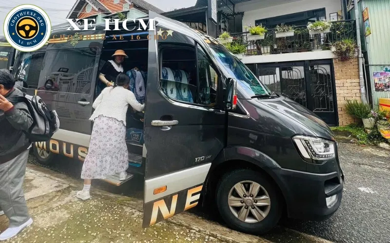 Thuê xe 16 chỗ TPHCM đi Châu Đốc